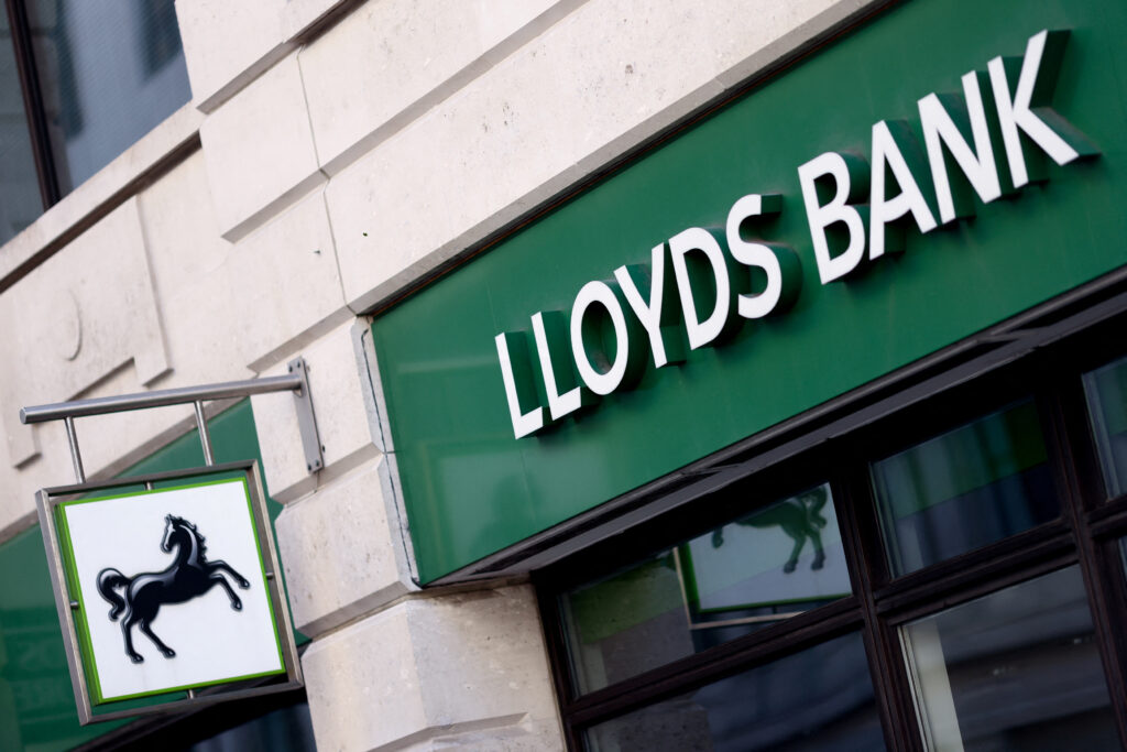 Lloyds nyse Lyg Reports 14 Decline in Profit As Economy Slows and Costs Climb