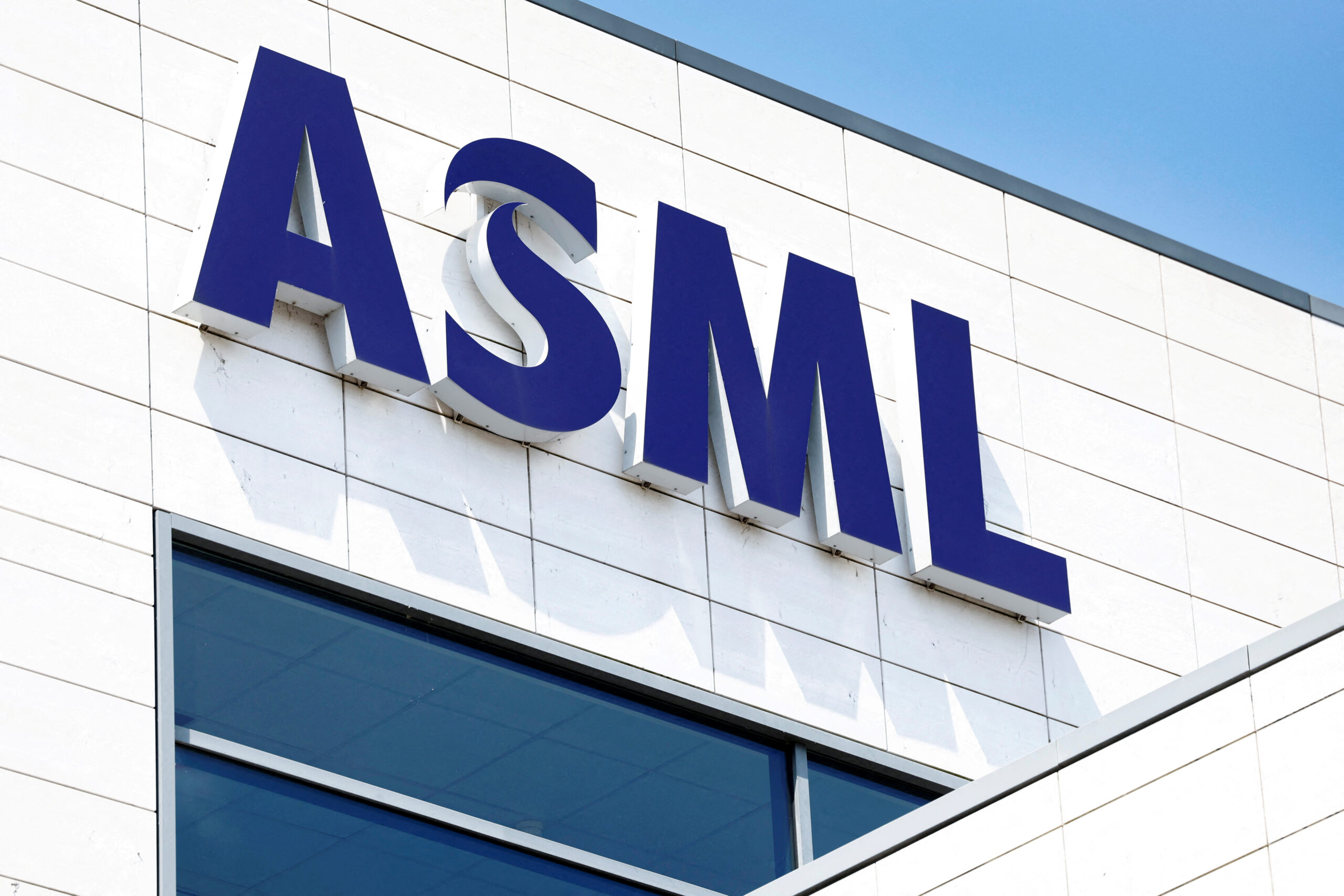 Asml nasdaq Asml Stock Slides Amidst Us china Export Tensions Despite Earnings Beat