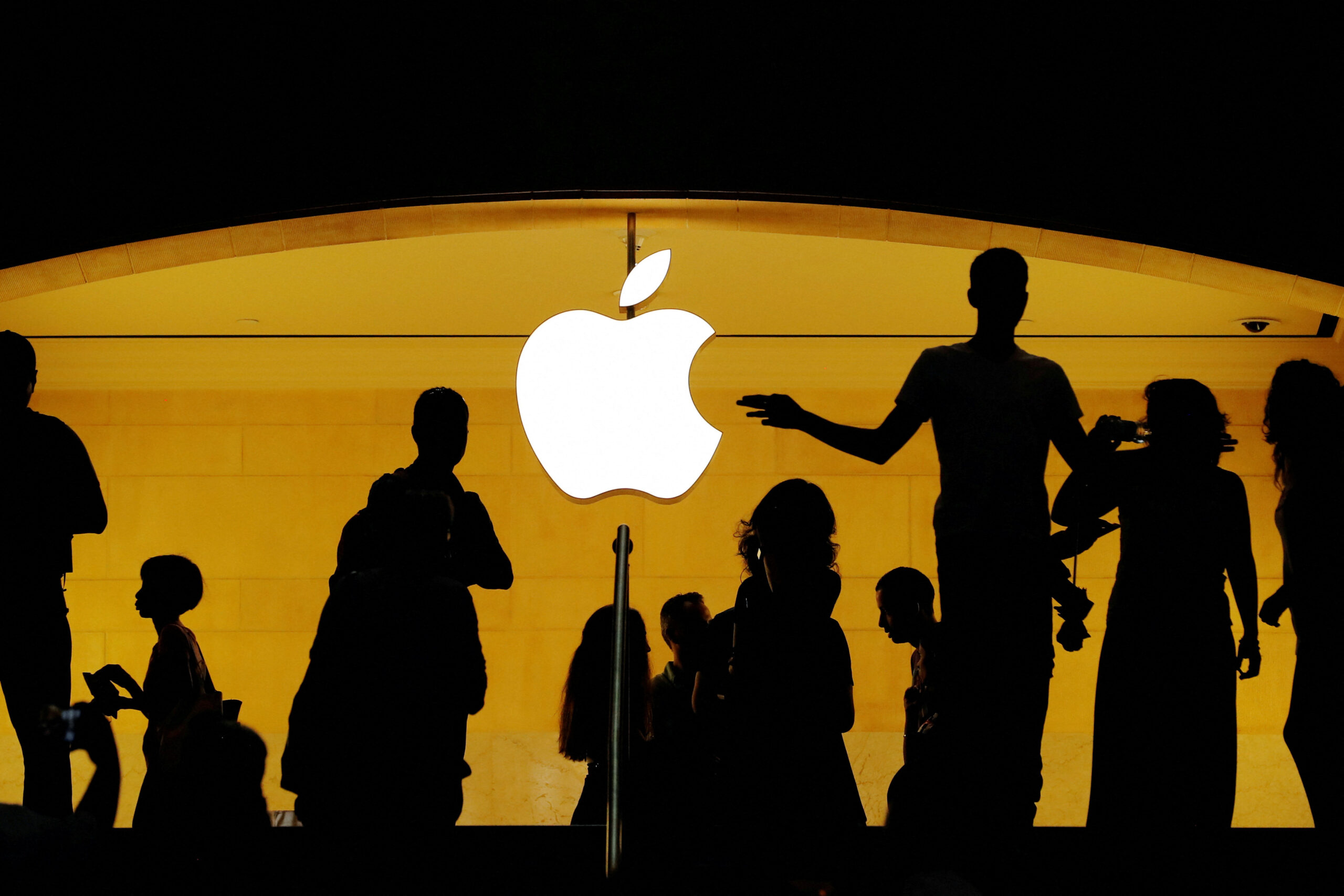 Apple nasdaq Aapl Stock Hits New High After Morgan Stanley Labels It a 'top Pick'