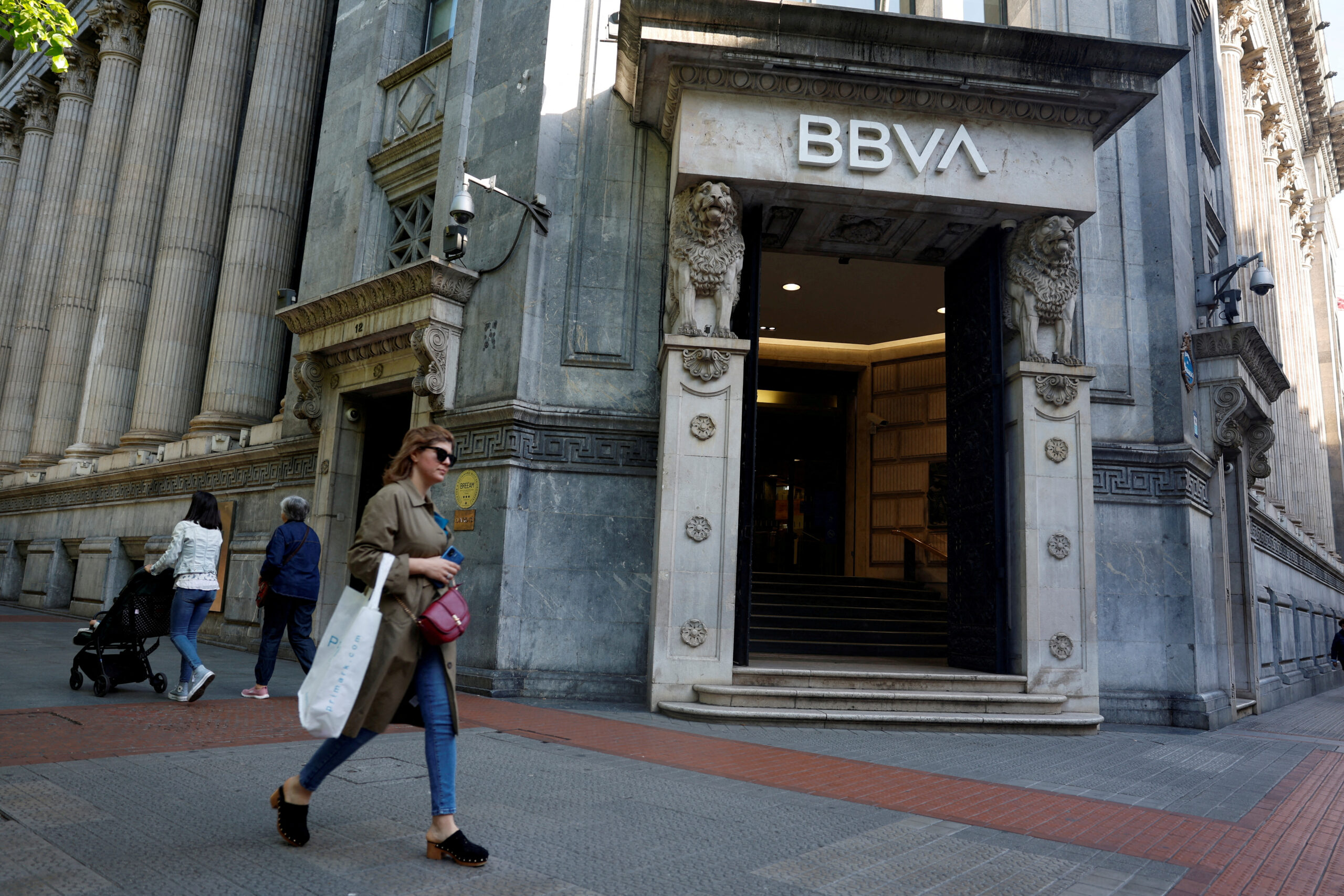 Sabadell Ceo Dismisses Likelihood of 'white Knight' Intervention Against Bbva Bid