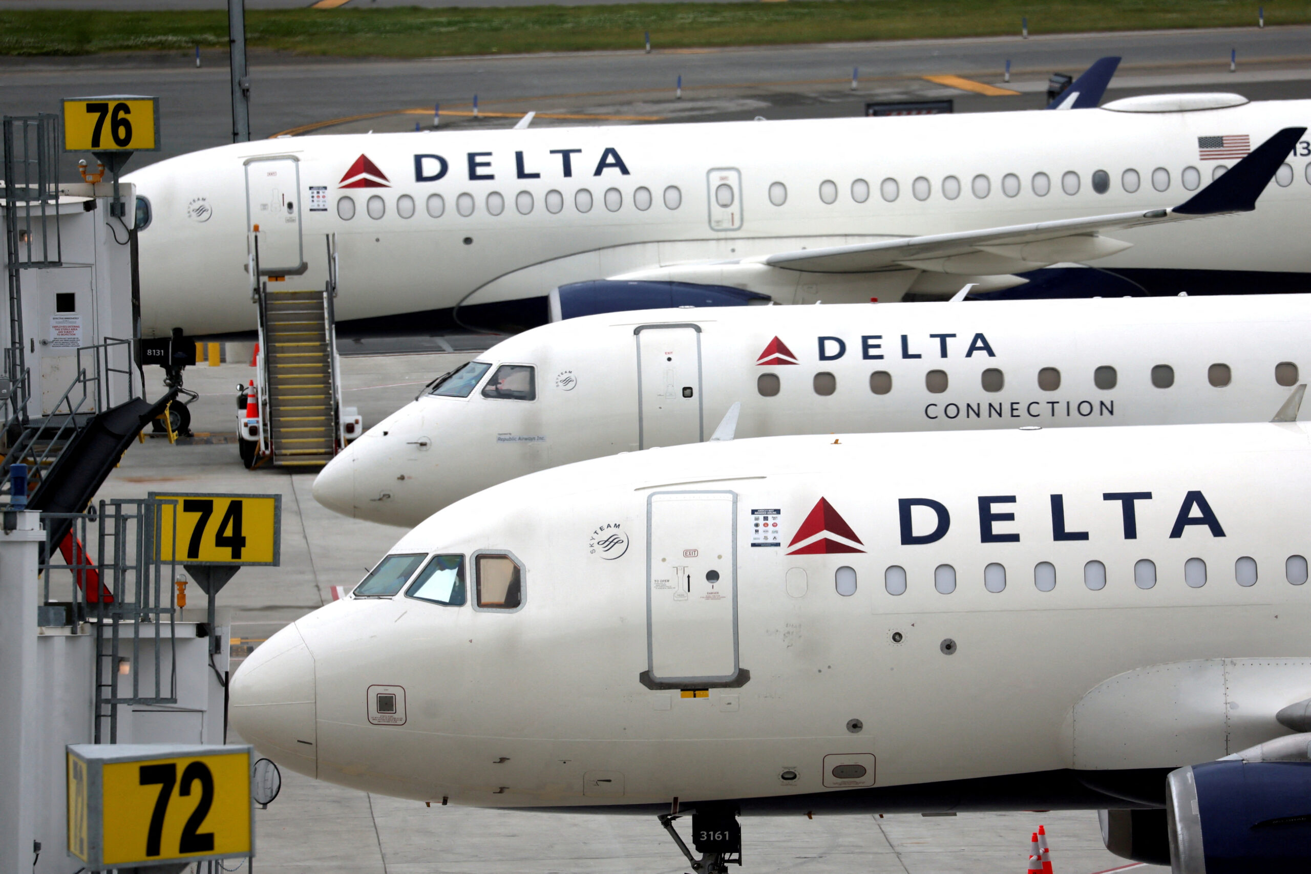 Delta Air Lines nyse Dal Flight Chaos Hit Its Premium Brand Image