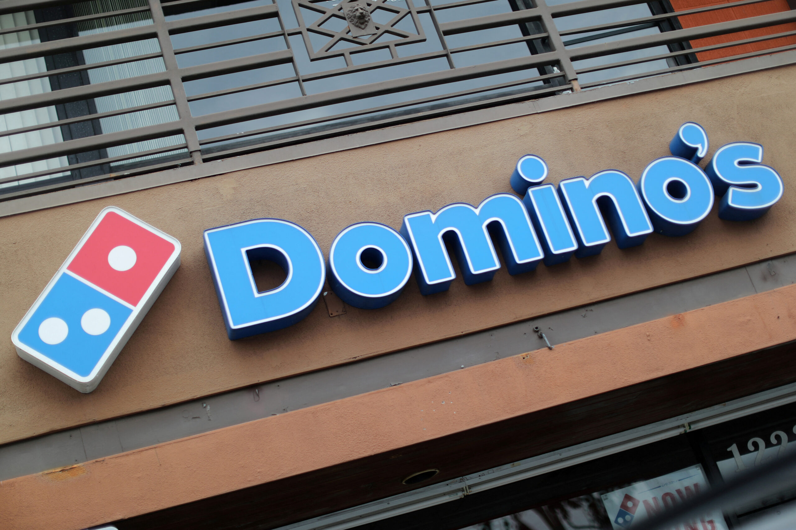 Dominos Pizza nyse Dpz Issues Q3 Sales Warning Stock Tumbles