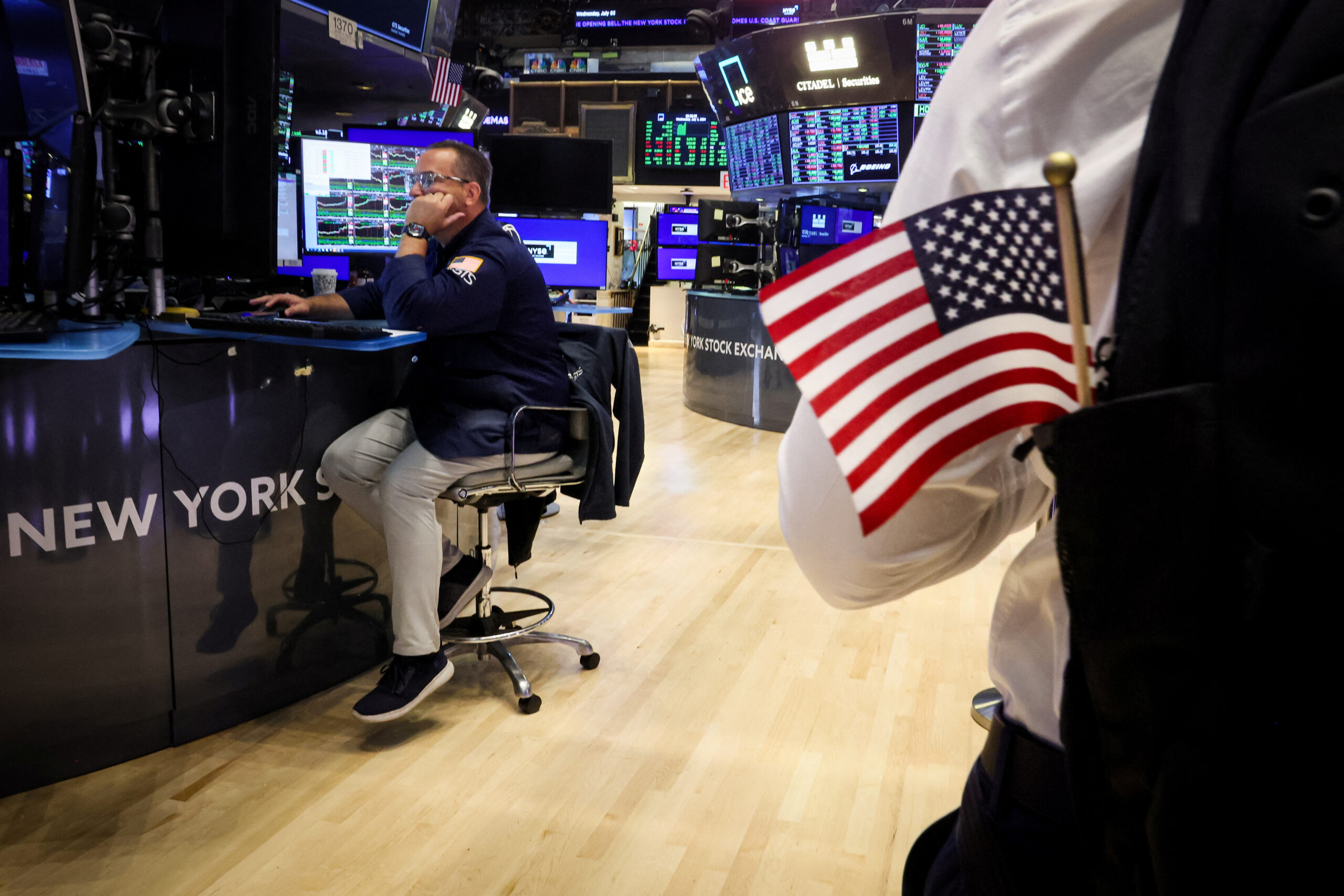 Selloff in Magnificent Seven Could Lead to Significant Drop in Us Stocks Expert Warns