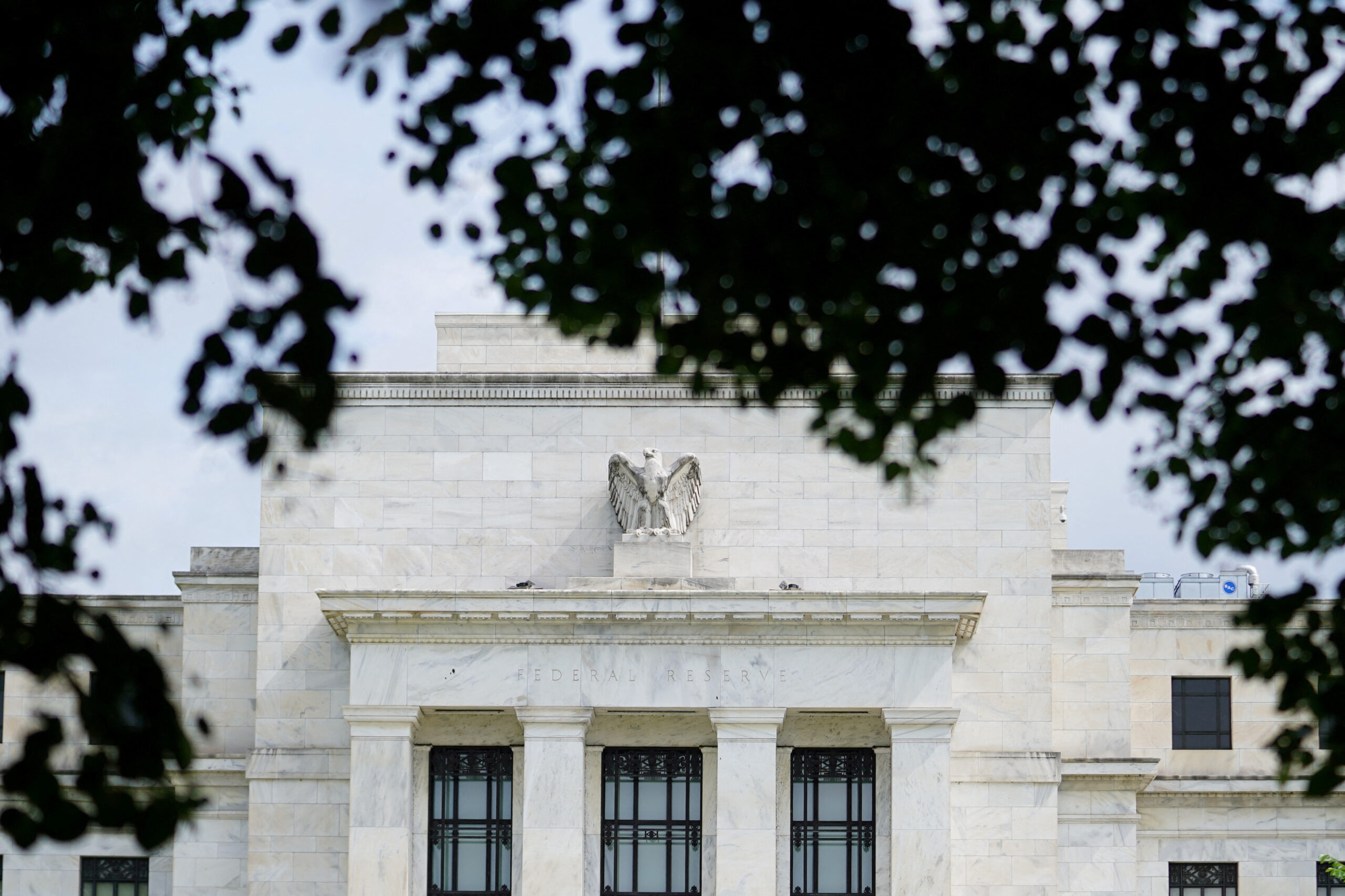 Fed Policymakers Forecast Year end Policy Rate at 44 As Inflation Approaches Target