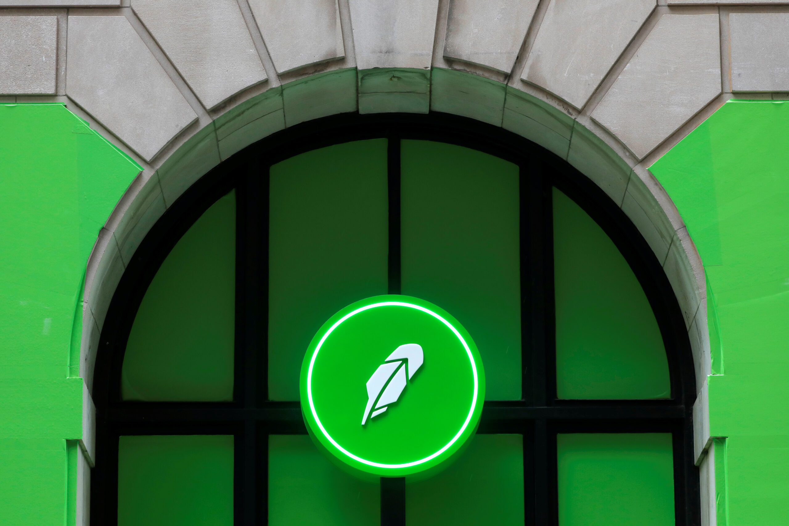 Robinhood nasdaq Hood Eyes Crypto Futures Launch in Us and Europe Bloomberg Reports