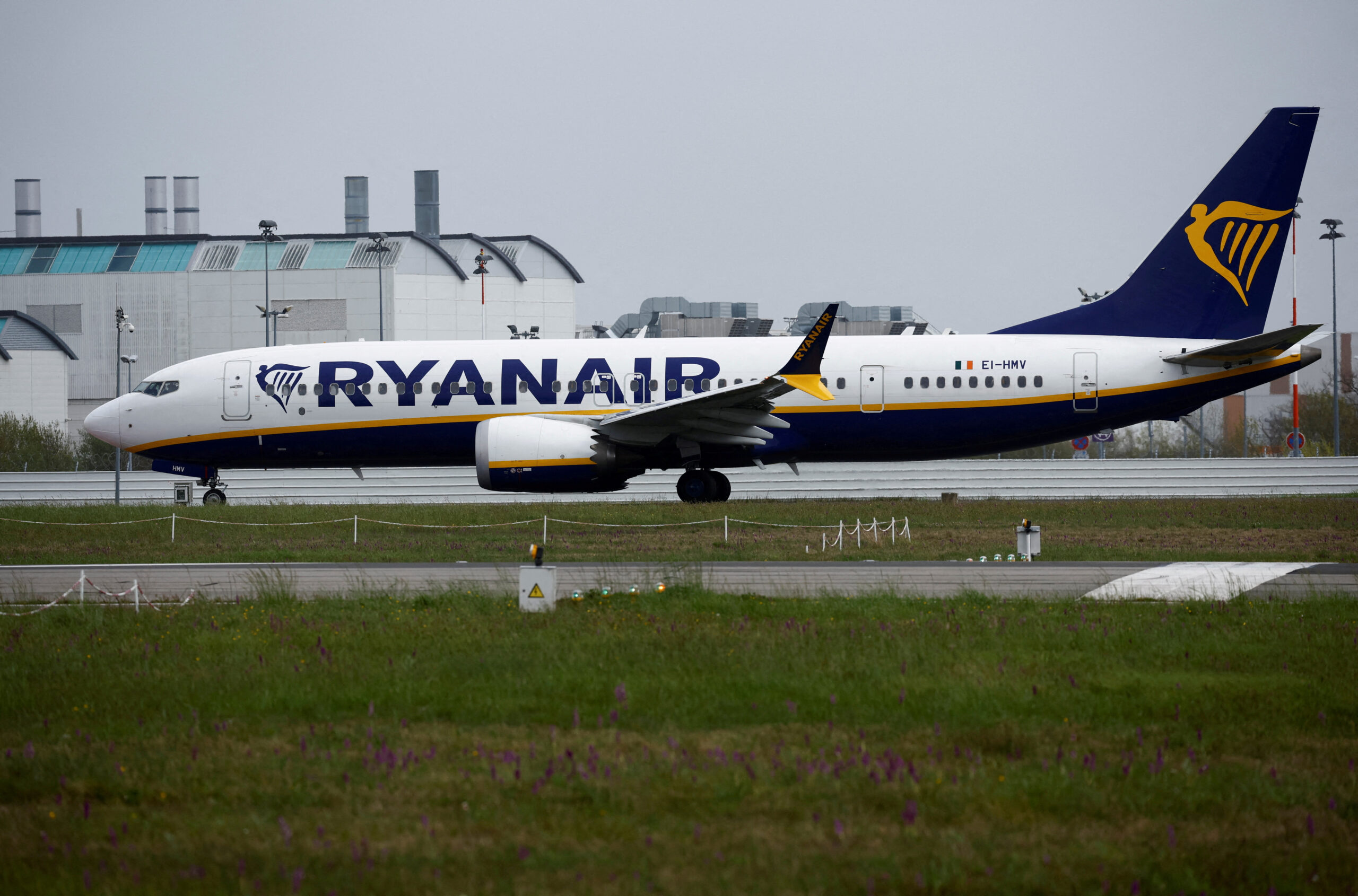 Ryanair nasdaq Ryaay Loses Appeal Against Italy's Ban on Fees for Seats Next to Children