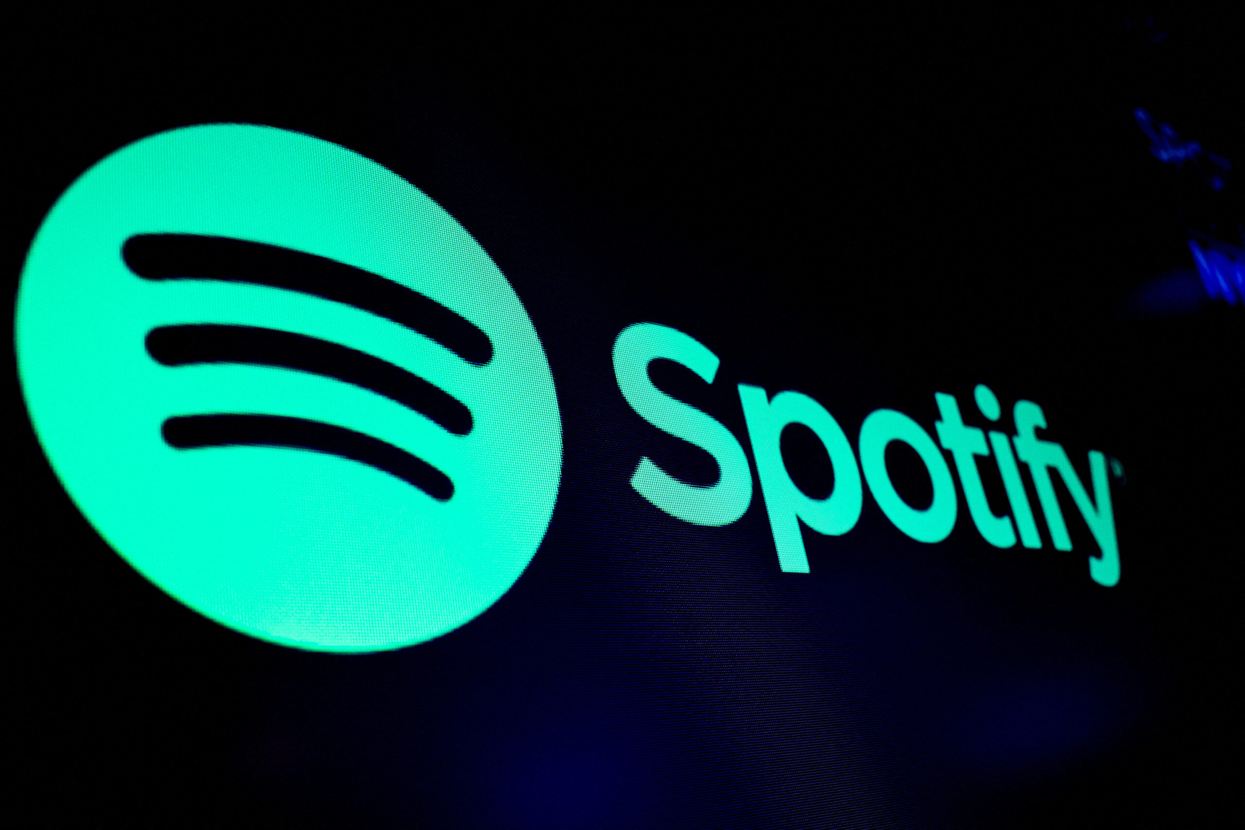 Alphabet Says Spotify and Paramount Sign to Use New Cloud Chip