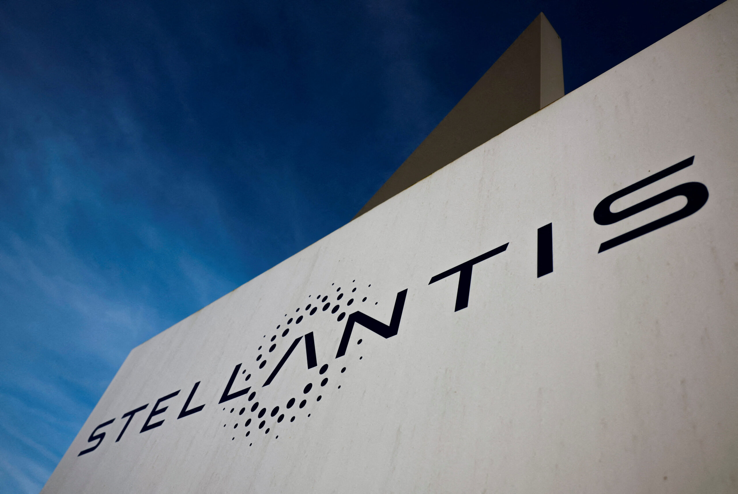 Stellantis nyse Stla to Secure Italian Approval for Comau Stake Sale Says Source