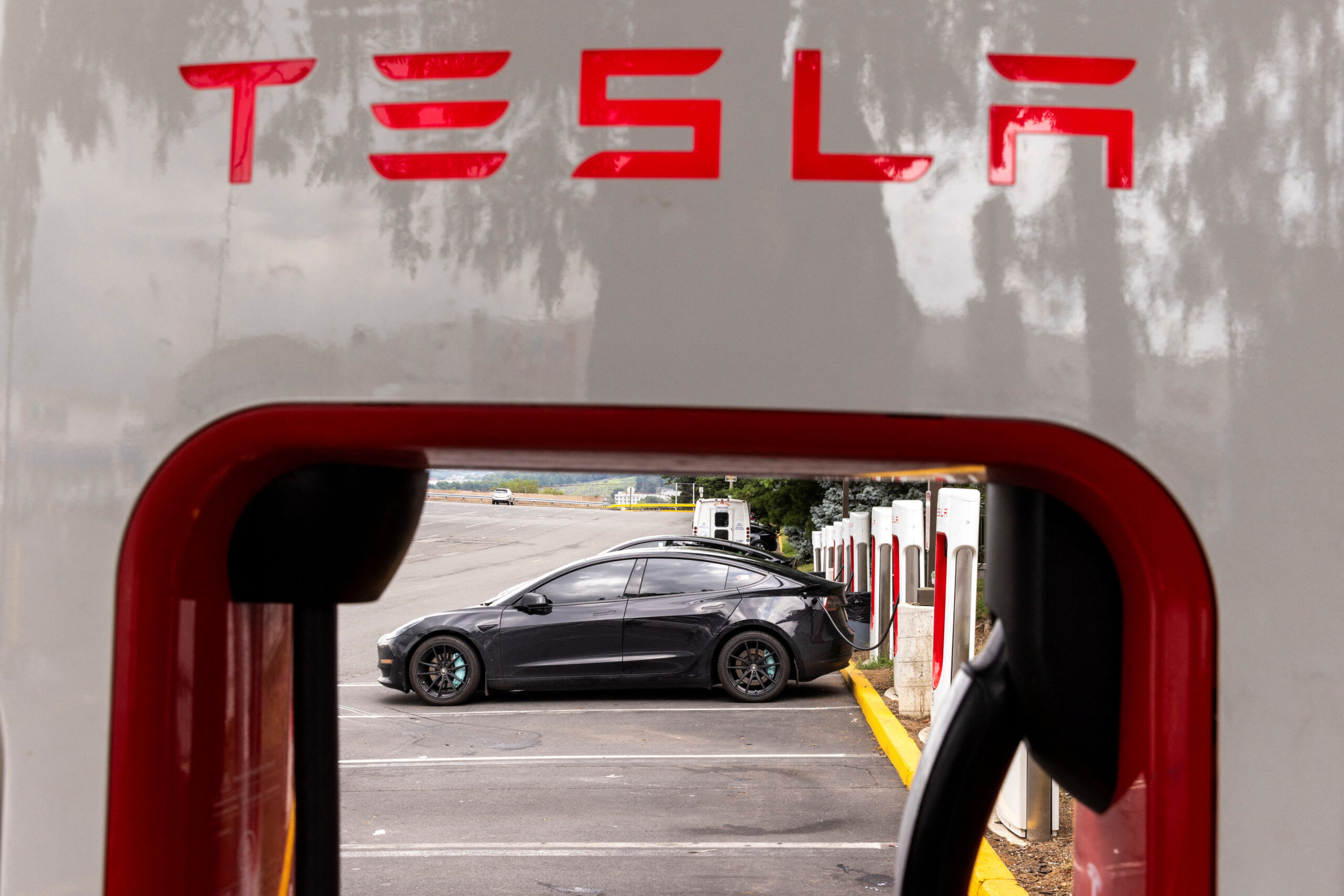 Tesla Would Likely Be Excluded from New California Ev Tax Credits   Governor's Office Says