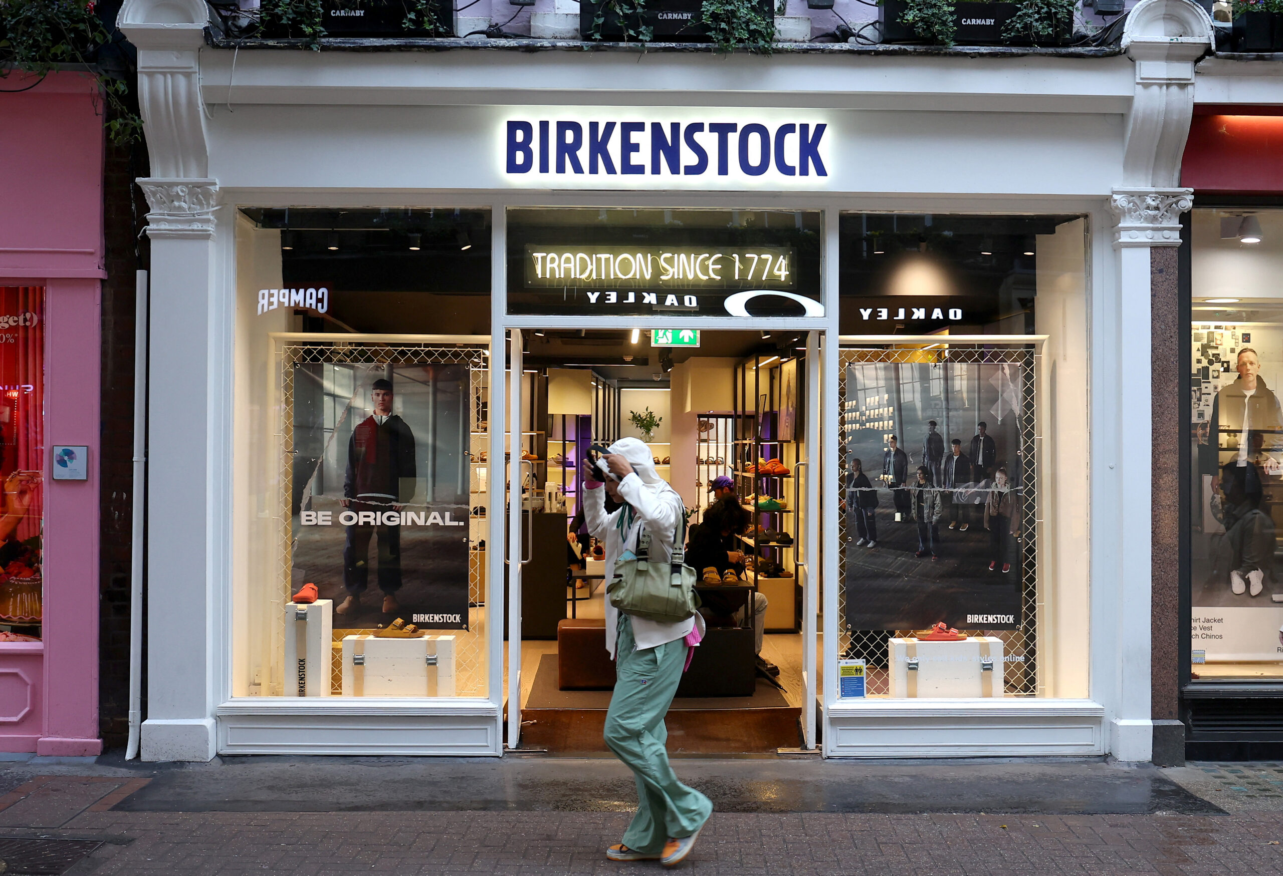 Birkenstock nyse Birk Misses Q3 Profit Forecasts As Expansion Plan Hit Margins