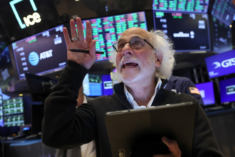 Wall Street Rallies Nasdaq and Sp 500 End 2 Higher After Jobless Claims Fall