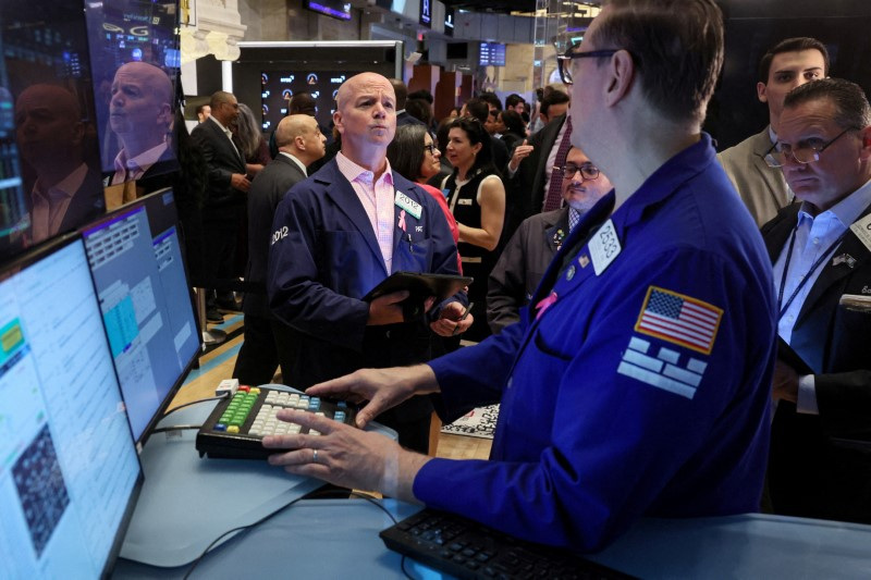 Us Stocks End Higher As Fed Minutes and Jobs Data Boost Rate cut Hopes