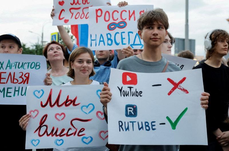 Youtube Slowdown in Russia Poses Threat to Freedom of Speech