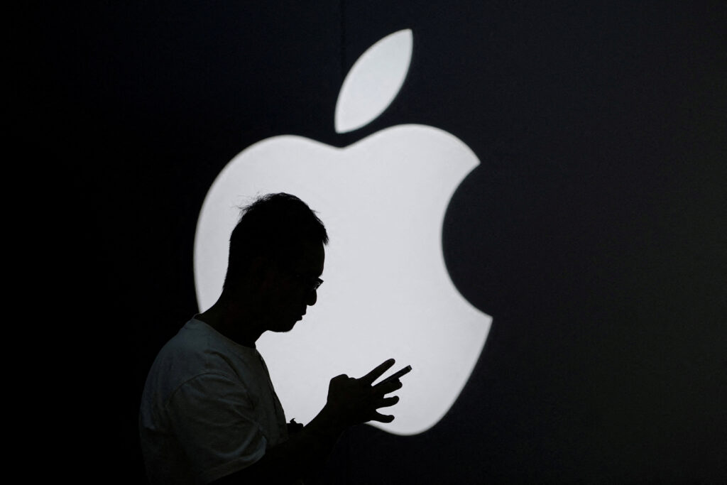 Jpmorgan Chase Eyes Apple nasdaq Aapl Credit Card Deal Amid Goldman Sachs Exit