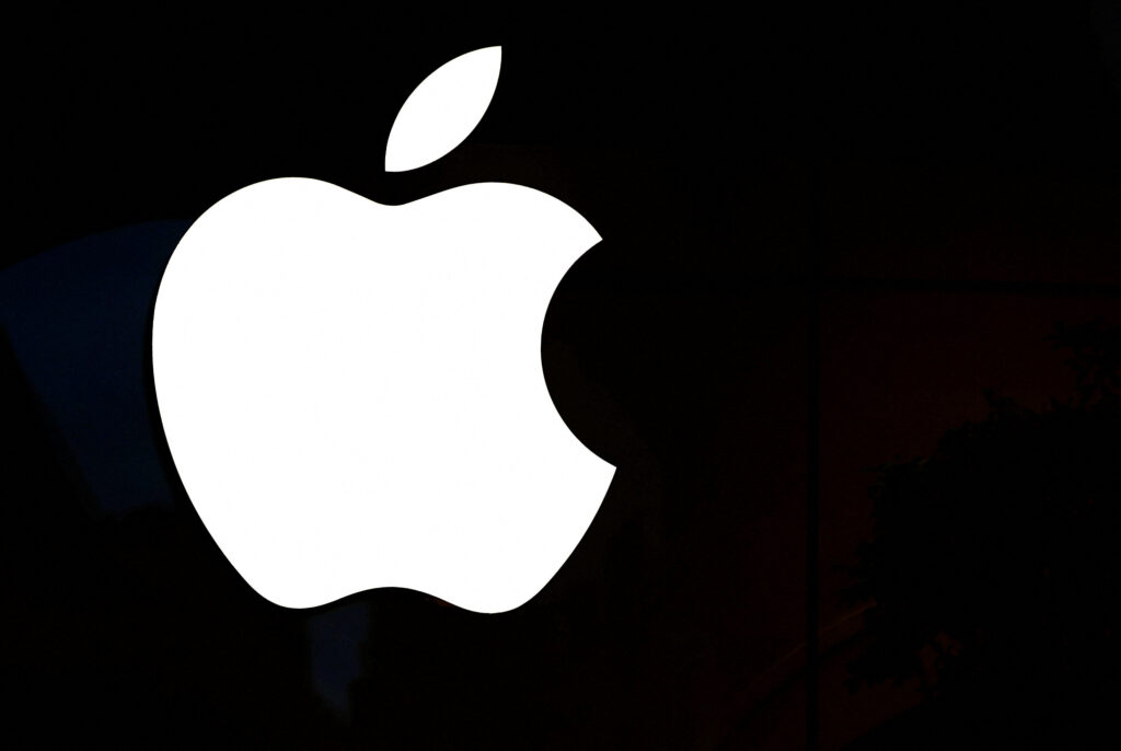 Irish Budget Surplus to Soar to 8 of National Income Thanks to Apple Windfall