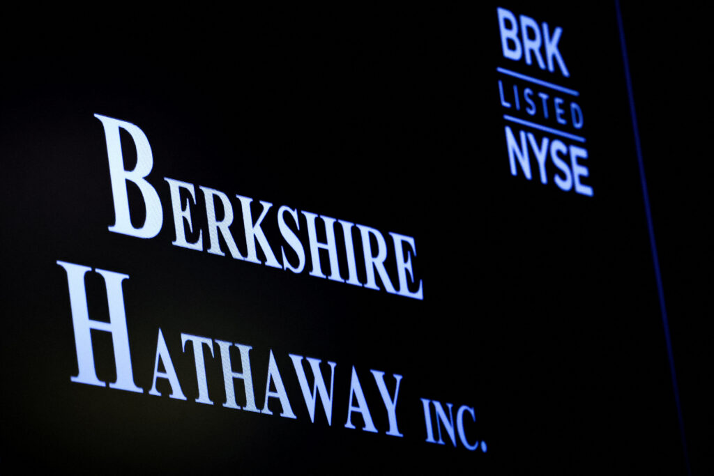 Buffett's Berkshire Cuts Bank of America nyse Bac Stake Again Total Sales Near Billion