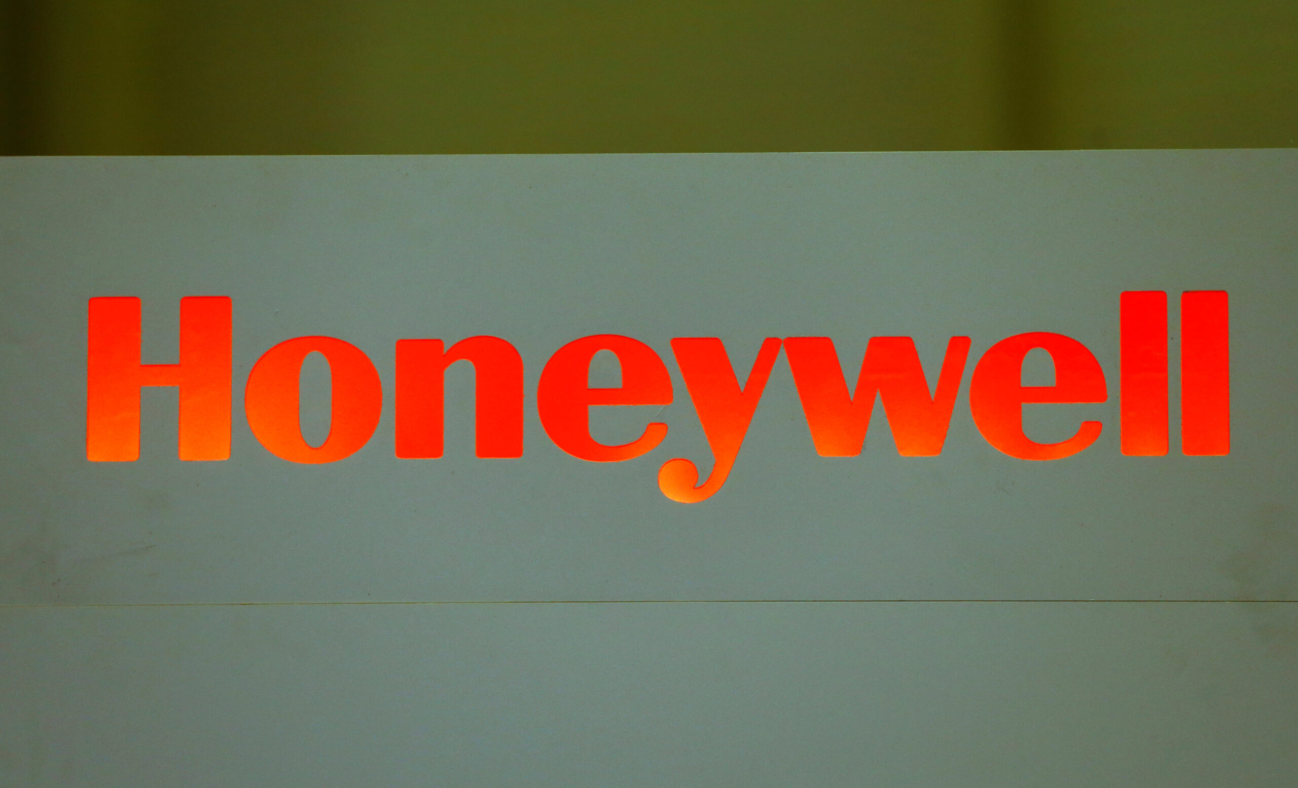 Honeywell nasdaq Hon Appoints Mike Stepniak As New Cfo