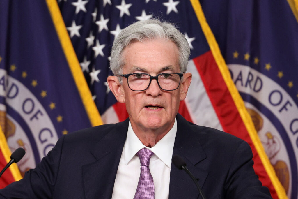 Fed's Powell Central Bank Forecasts Don't Point to Urgent Action