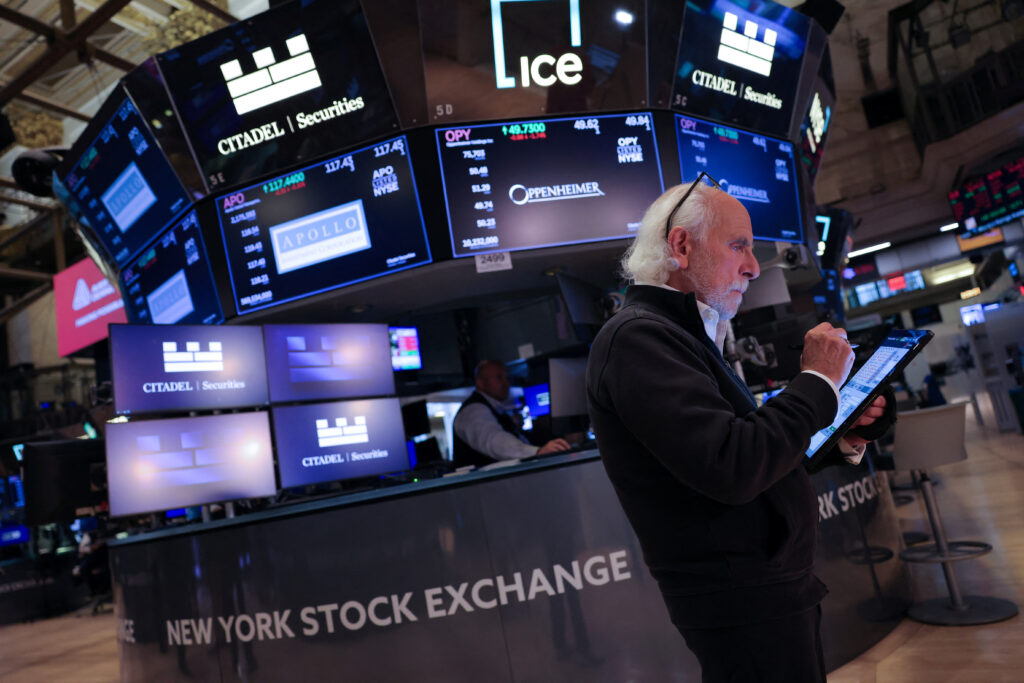 Us Stock Futures Flat As Investors Digest Earnings Chip Stocks Slip