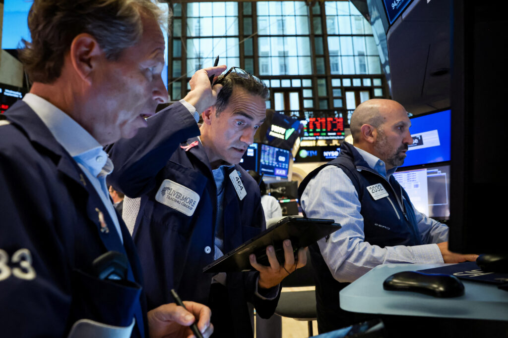 Us Stocks Dive After Fed Cuts Rates Signals Slower Easing Pace in 2025