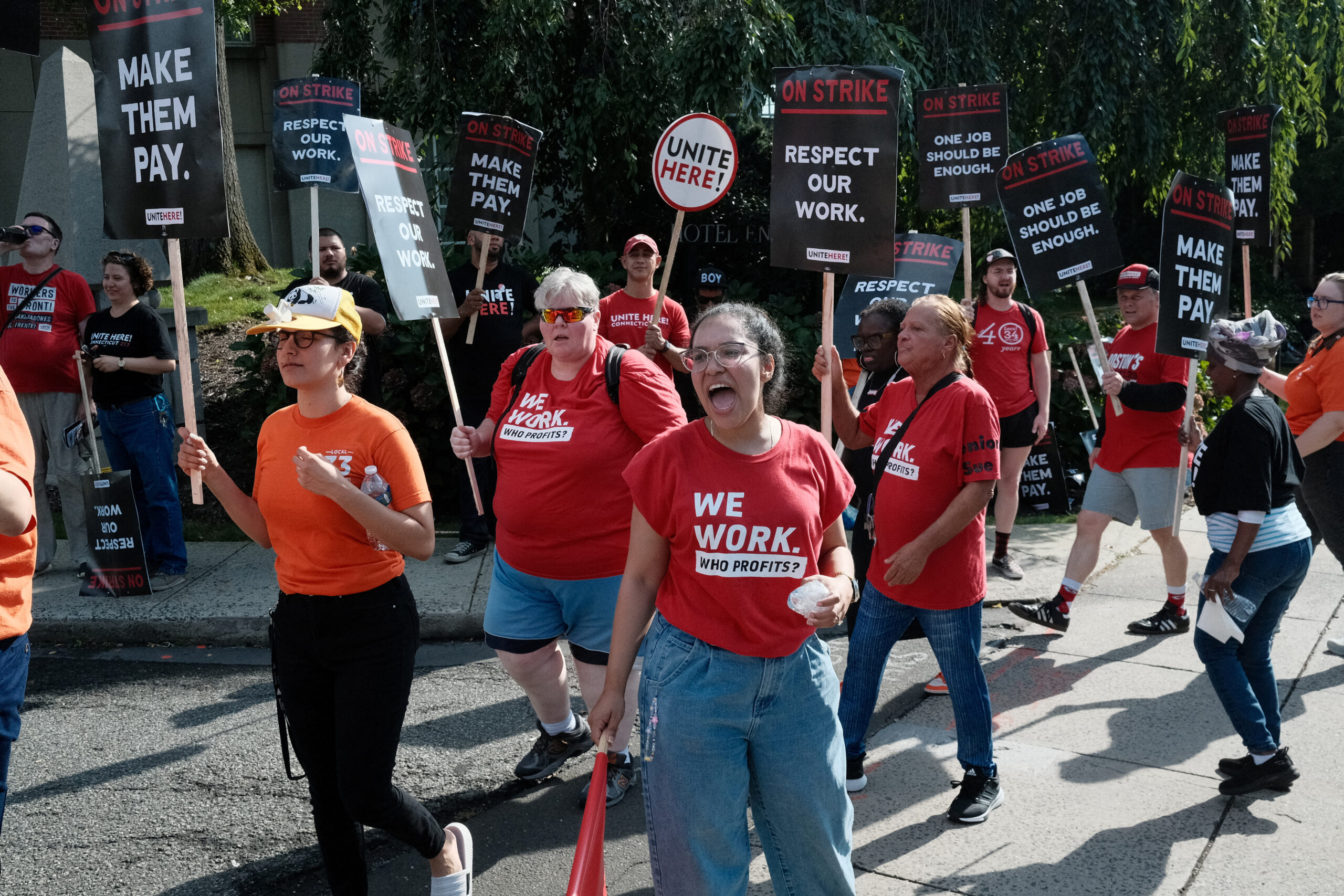 Labor Day Holiday Ruined for Many As 10000 Us Hotel Workers Strike