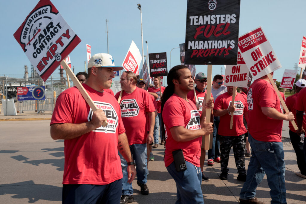 Marathon Petroleums nyse Mpc Detroit Refinery Union Workers Go on Strike