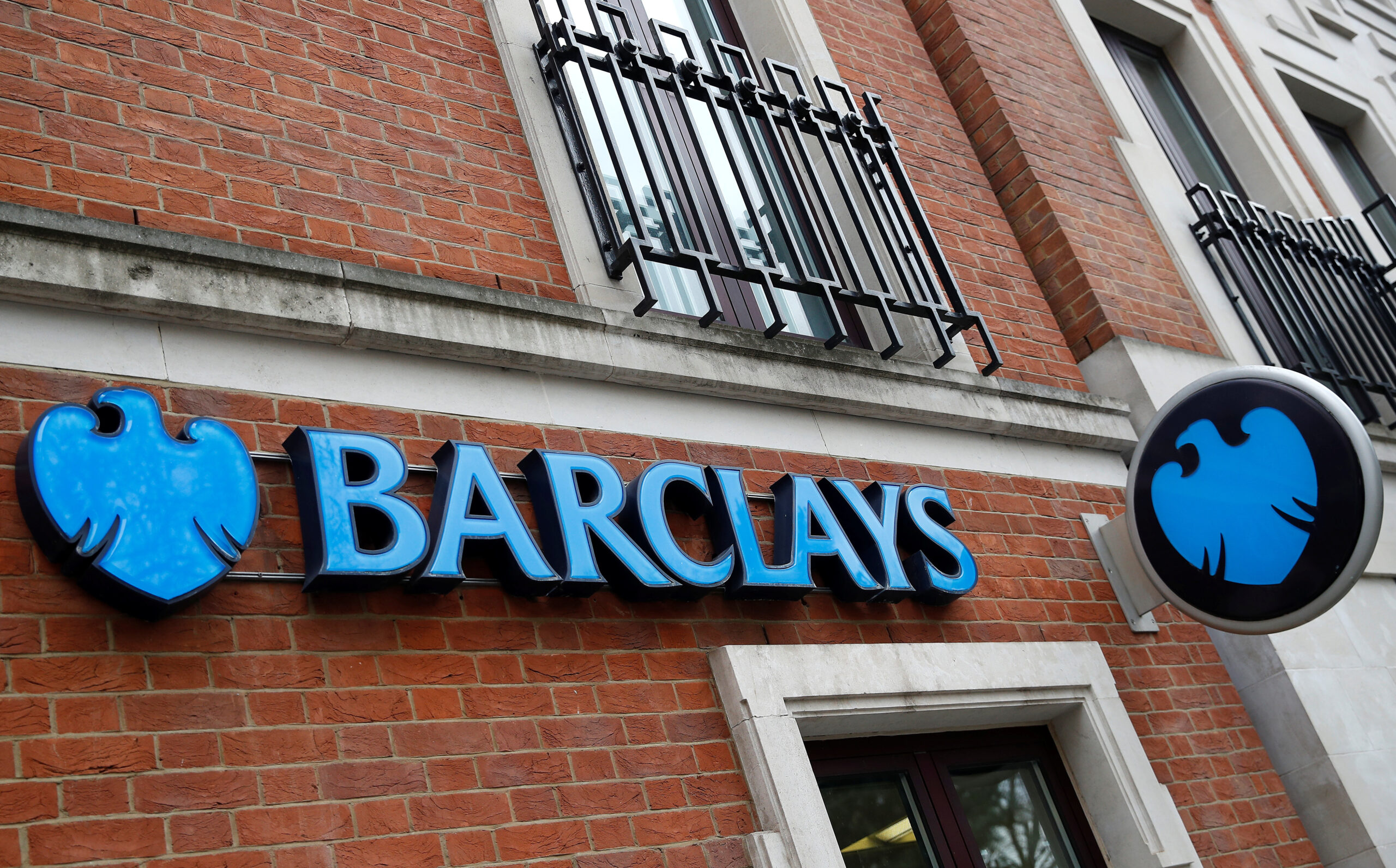 Barclays Beats Q3 Profit Estimates Ups Income Outlook As Investment Bank Delivers