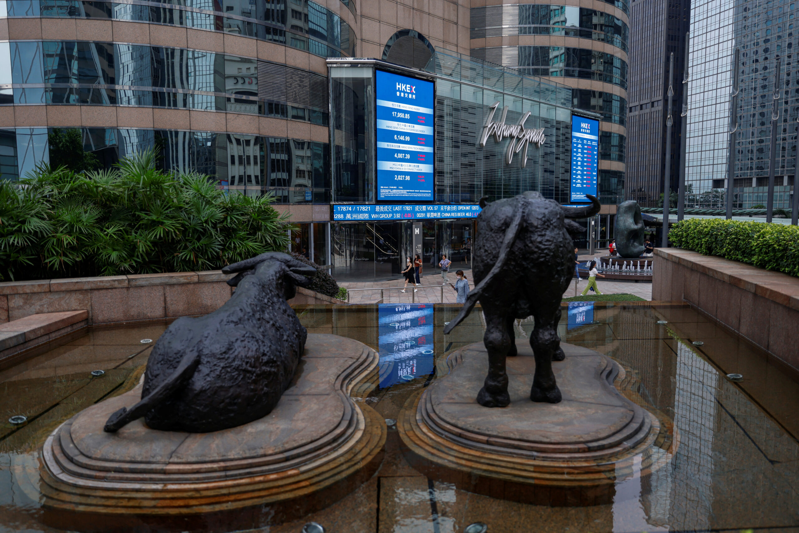 Morning Bid Stocks Stall Hang Seng Decimated Oil Ebbs