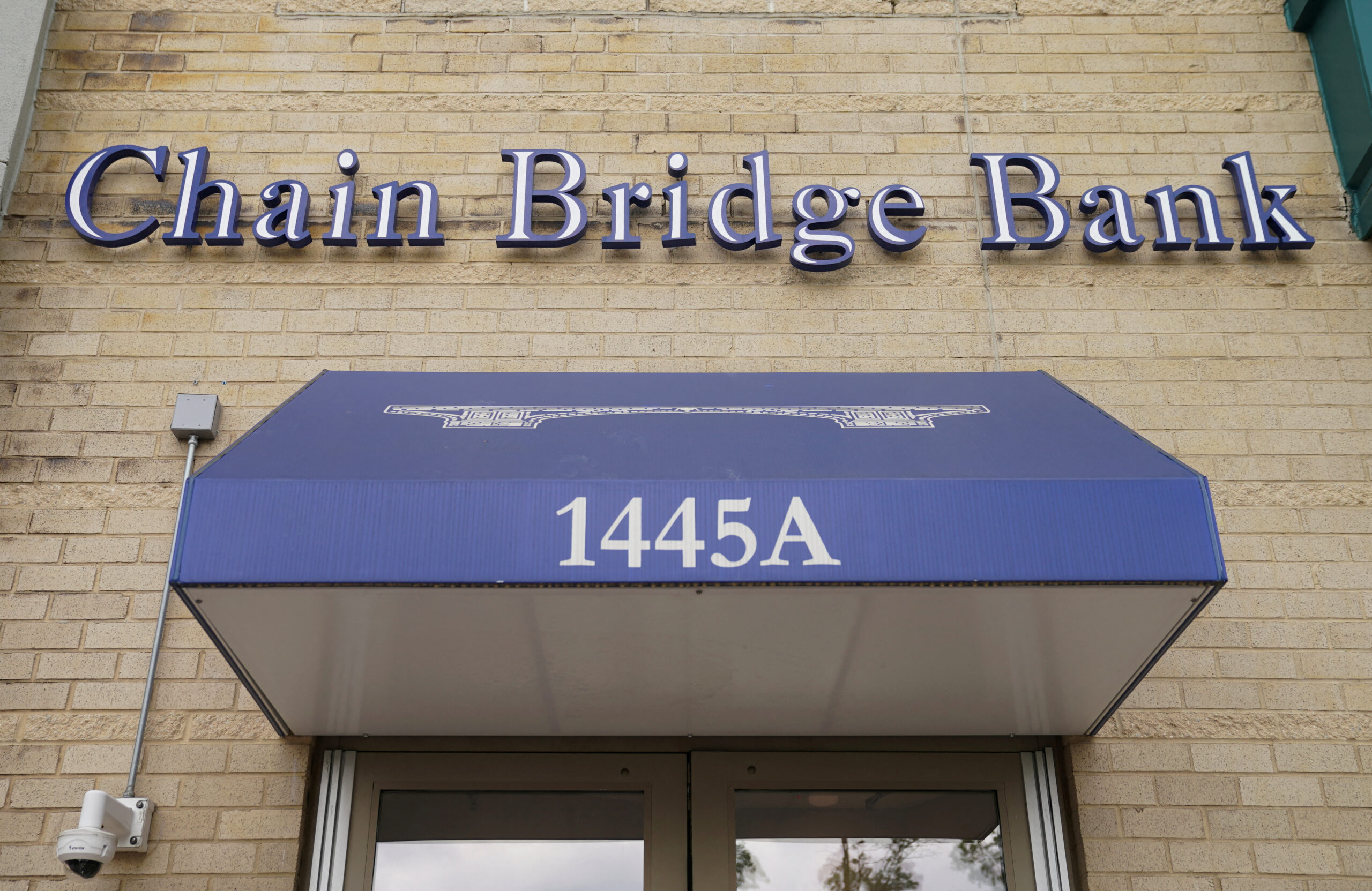 Chain Bridge Bancorp nyse Cbna Goes Public Secures Million in Ipo