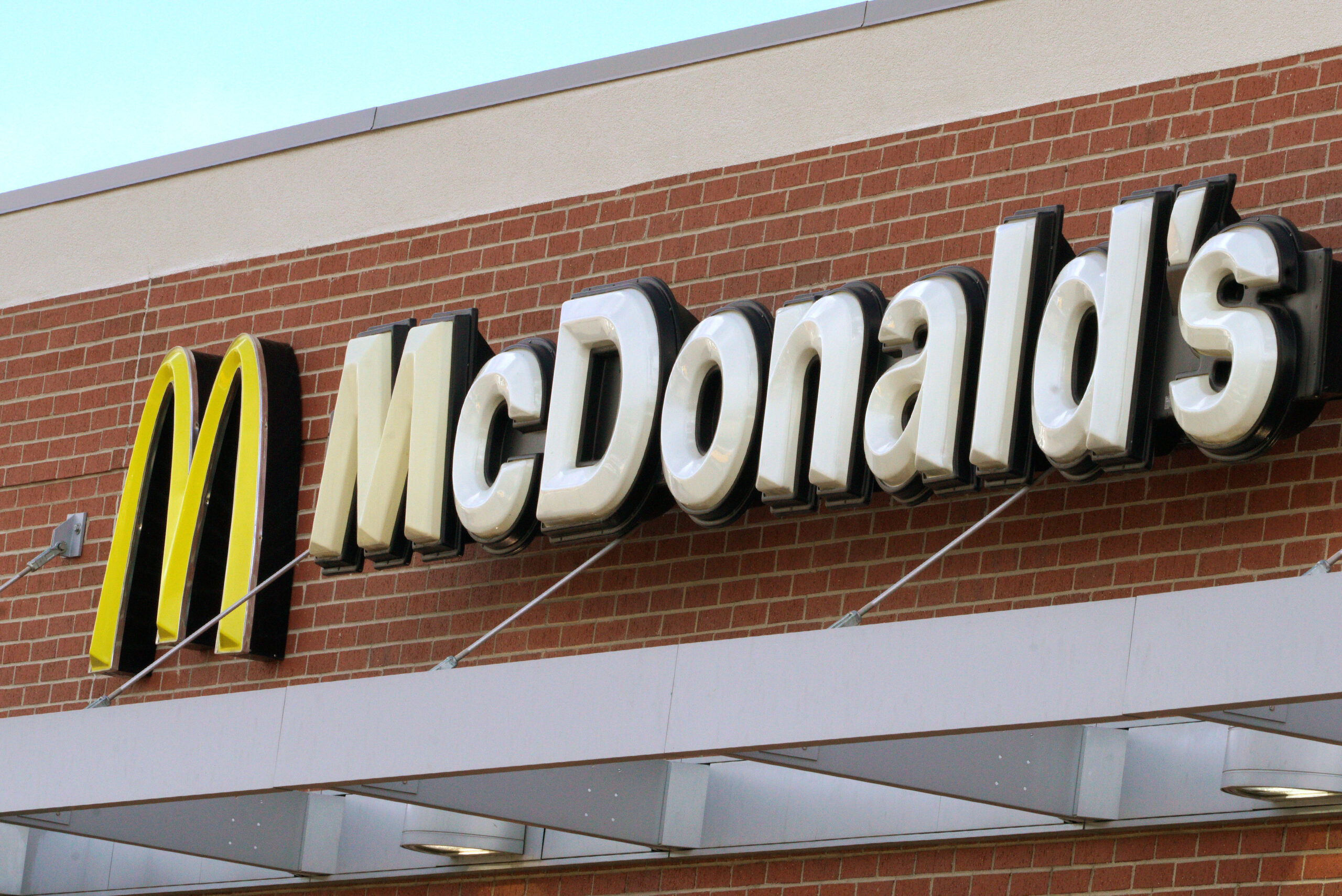 Mcdonald's nyse Mcd Stock Slides As E Coli Outbreak Tied to Quarter Pounder Kills 1 in Us