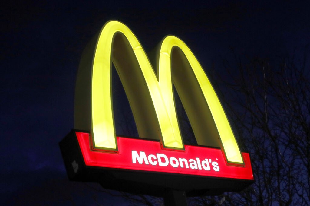 E Coli Outbreak Tied to Mcdonald's Quarter Pounder Kills 1 Sickens Dozens in Us