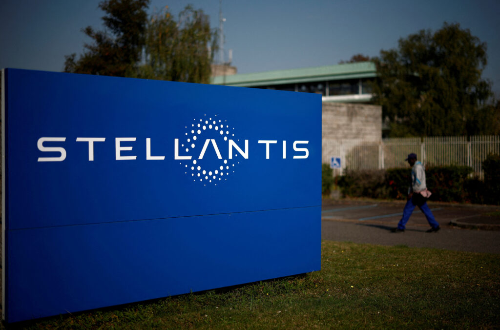 Stellantis Recalls 54000 Hybrid Crossover Suvs Worldwide over Brake Pedal Defect