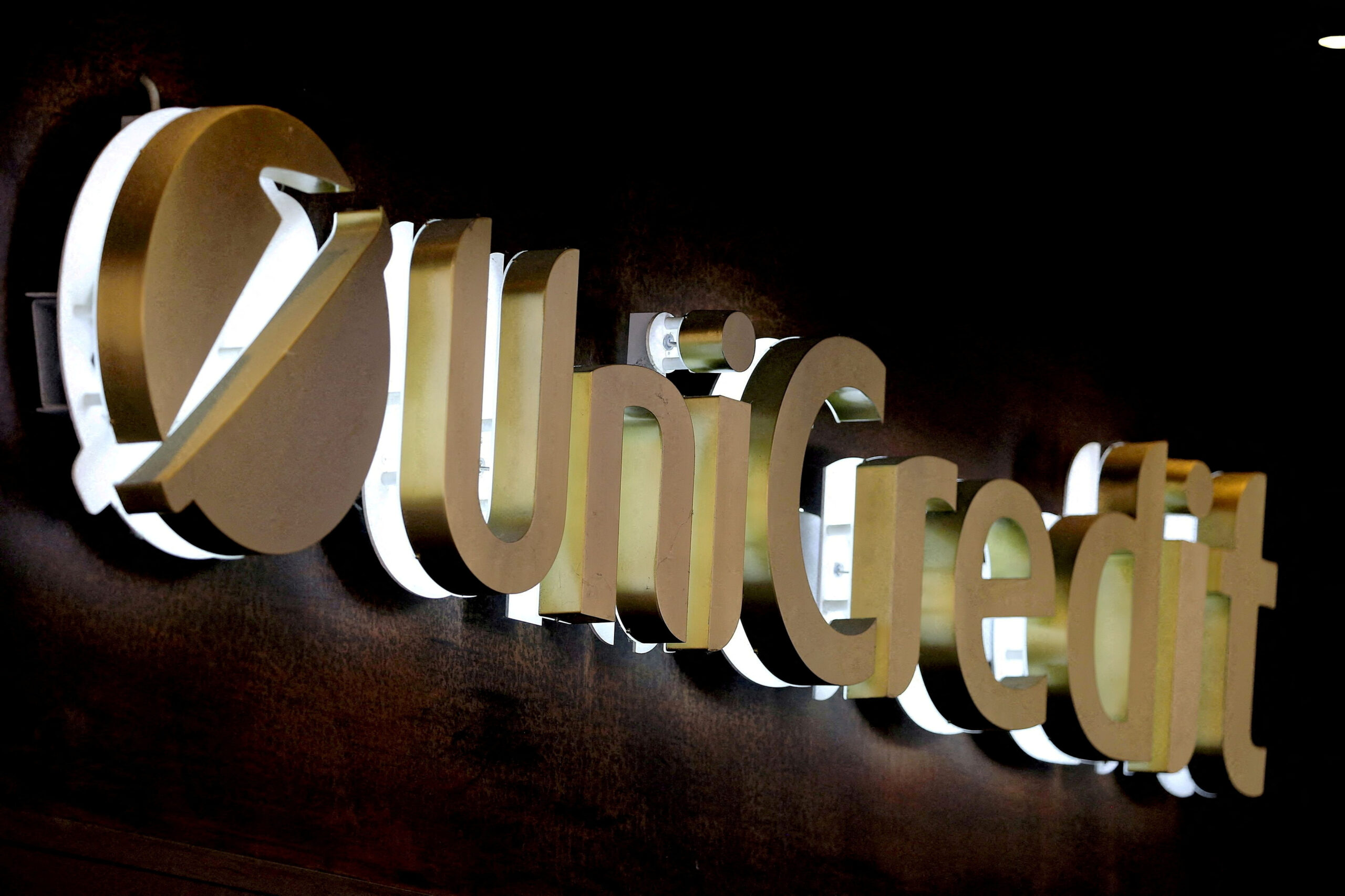 Goldman Sachs Holds Derivatives Positions Equivalent to a 67 Stake in Unicredit Filing Shows