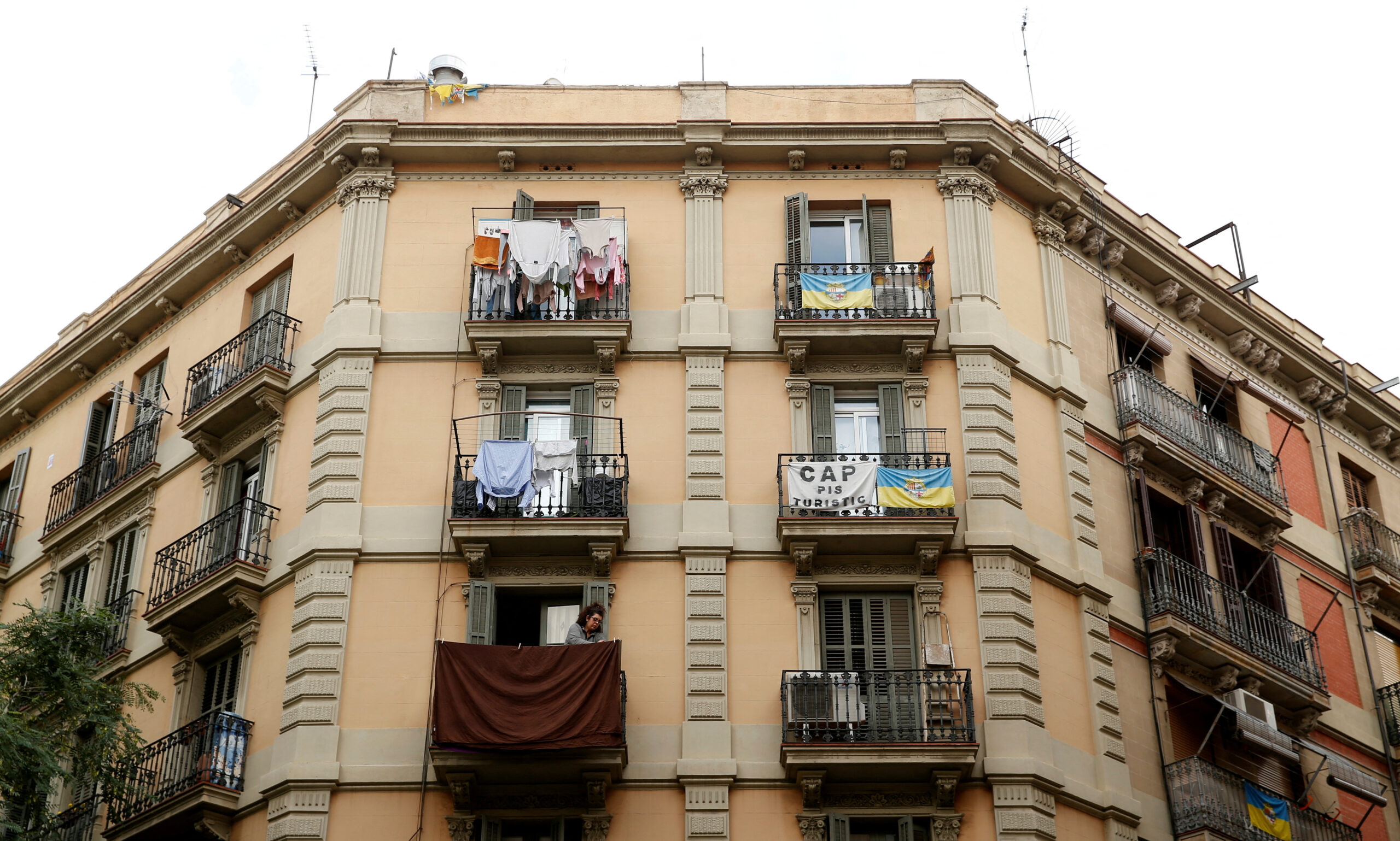 Airbnb Urges Barcelona to Reconsider Crackdown on Holiday Rentals