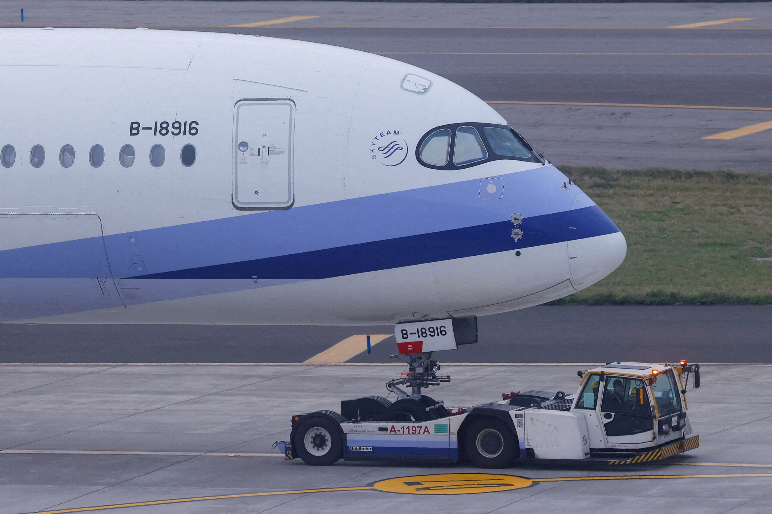 Exclusive Boeing Airbus to Share Taiwan's China Airlines Passenger Jet Order Sources Say