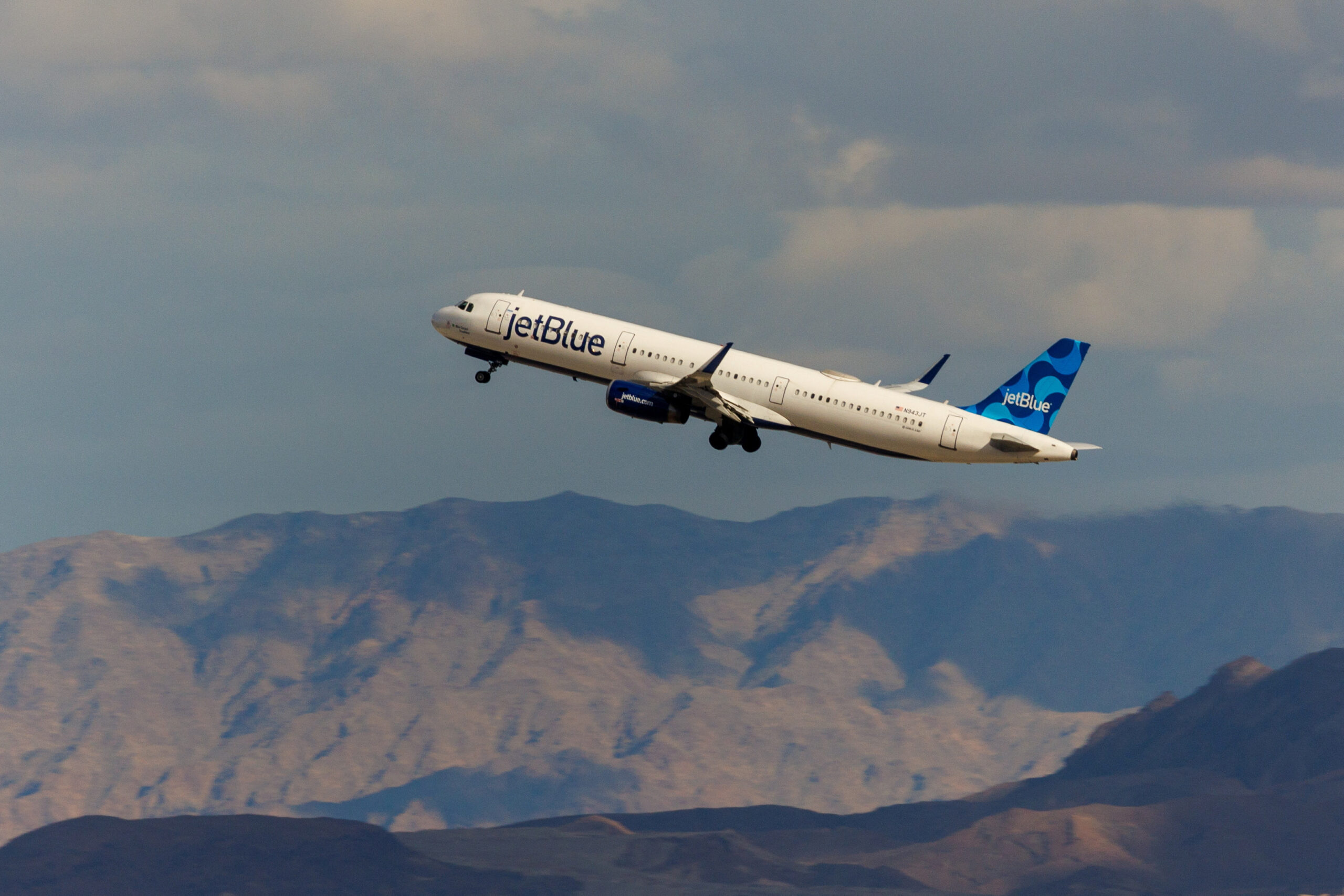 Jetblue Suspends Flights to Haiti Until December 2 After Bullet Strikes Aircraft