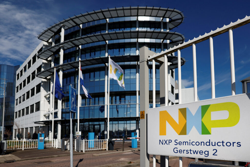 Nxp Semiconductors nasdaq Nxpi Stock Falls Amid Disappointing Q4 Revenue Outlook