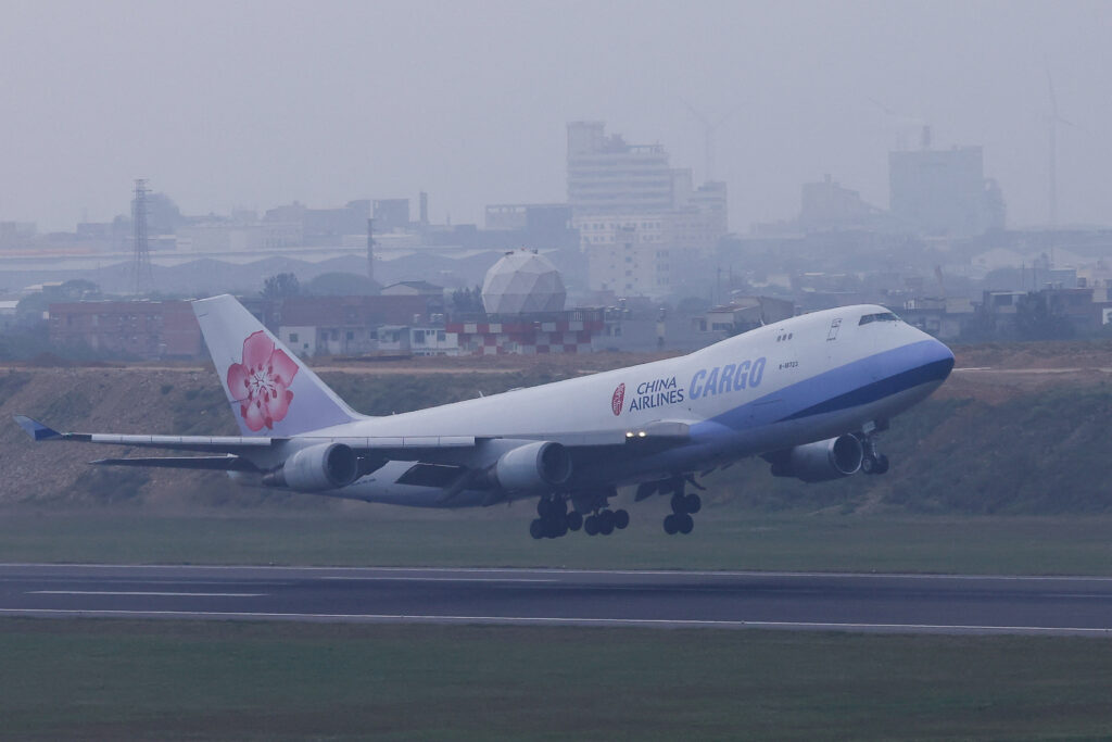 China Airlines Splits Multi billion Dollar Jet Order Between Boeing and Airbus