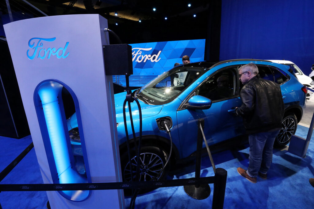 Ford to Recall 20484 Hybrid Suvs over Battery Concern