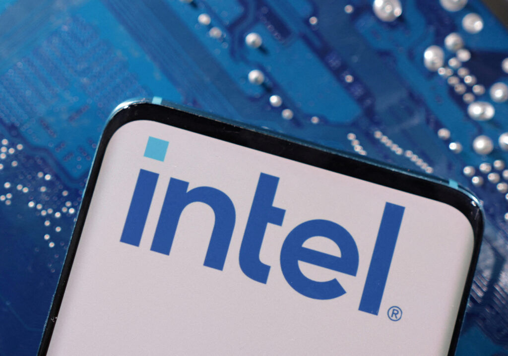 Intel Ceo Search in Focus As Chipmaker Set to Post Lower Revenue