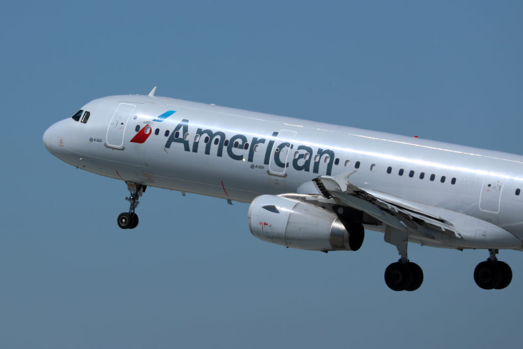 American Airlines Forecasts Downbeat 2025 Profit on Costly Labor Deals