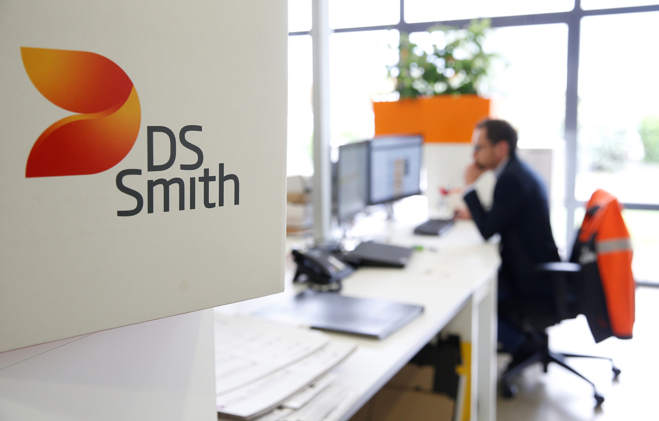 Eu to Approve International Paper's 1 Billion Ds Smith Deal Reuters Reports