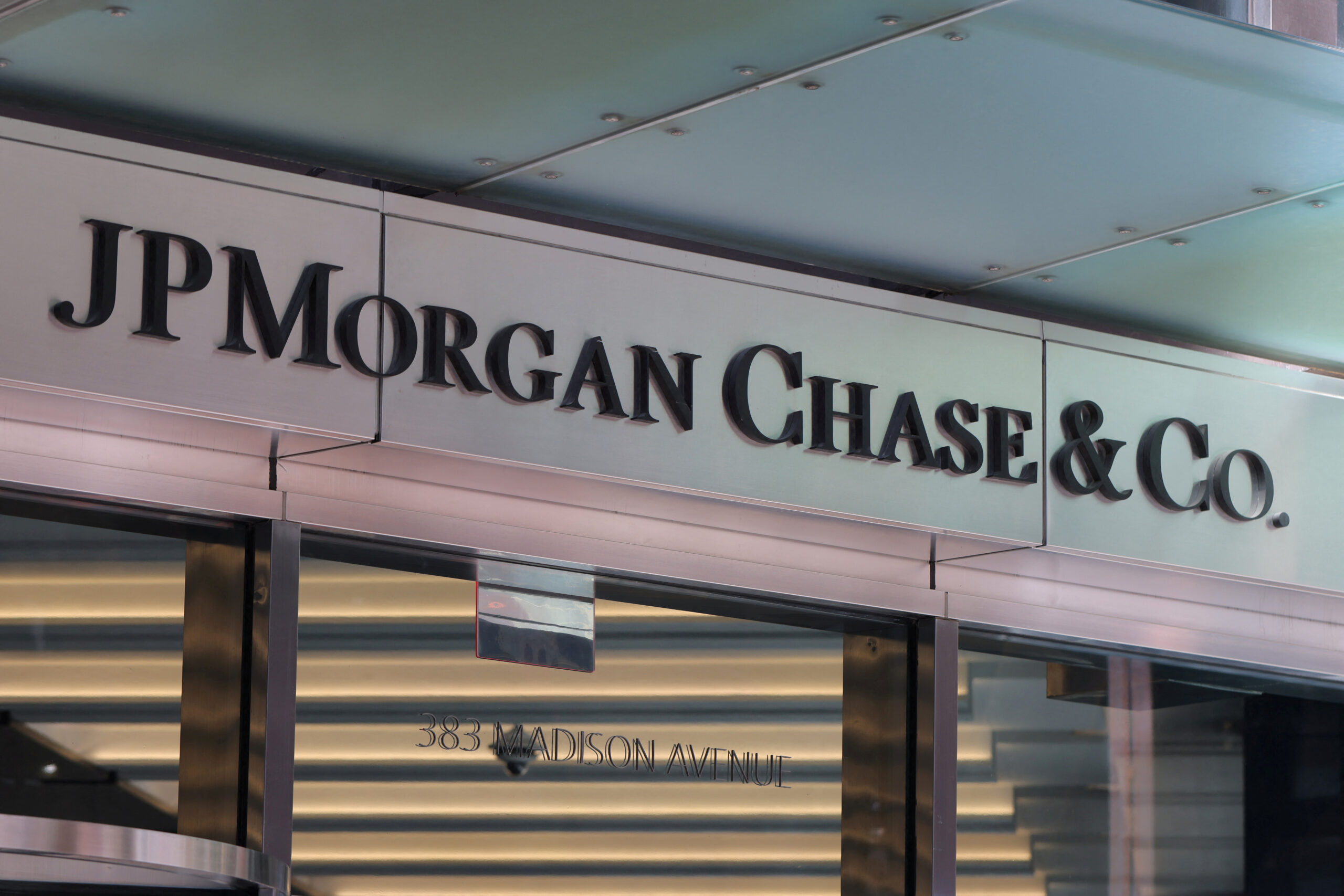 Jpmorgan Earns Biggest ever Annual Profit As Investment Bankers Ride Rebound