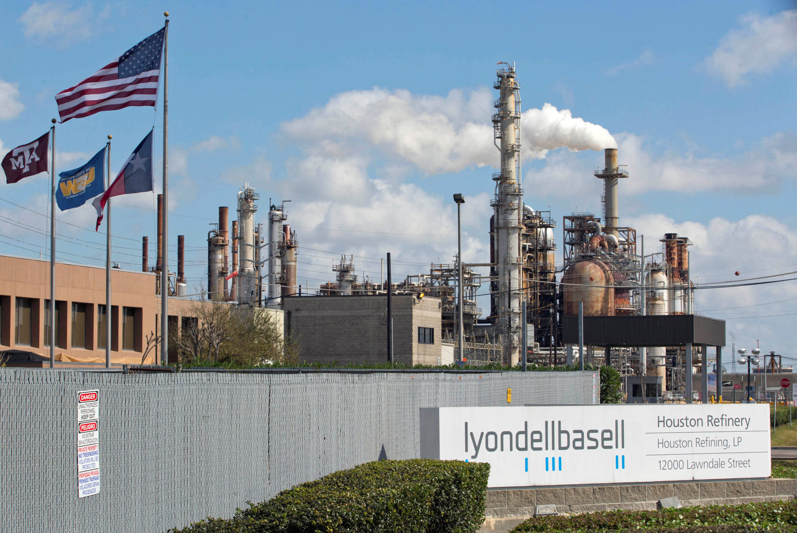 Lyondell to Begin Closure of Houston Refinery This Weekend Sources Say