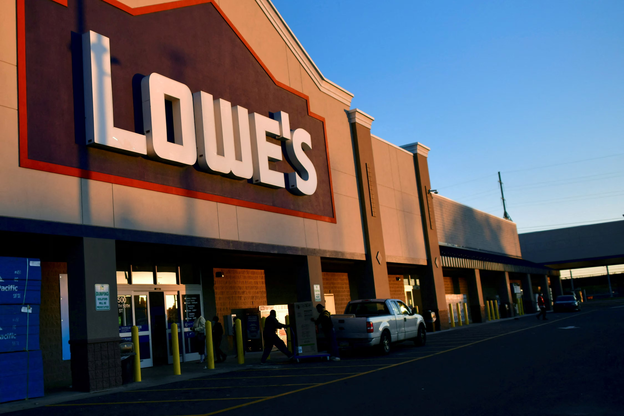 Lowes nyse Low Stock Rises on Better than expected Q4 Results