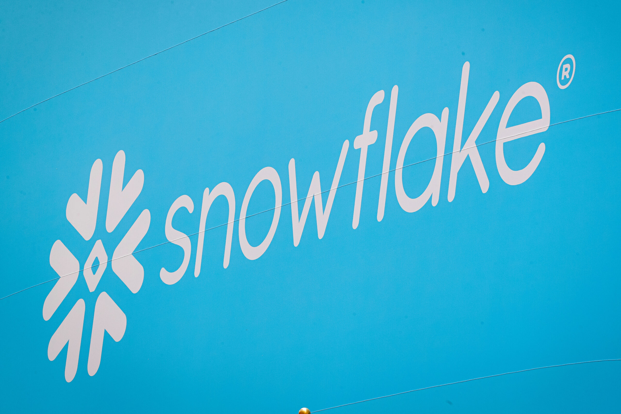 Snowflake nyse Snow Stock Jumps on Earnings Beat Microsoft Ai Deal